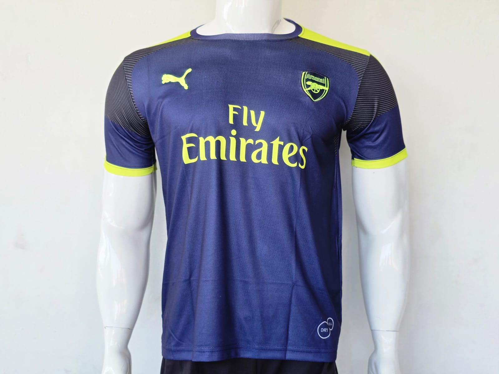 Arsenal FC 2016-17 Third (OZIL) - View 1